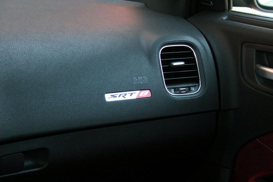  Dodge Charger SRT8 2012 года  (фото 16 из 60)